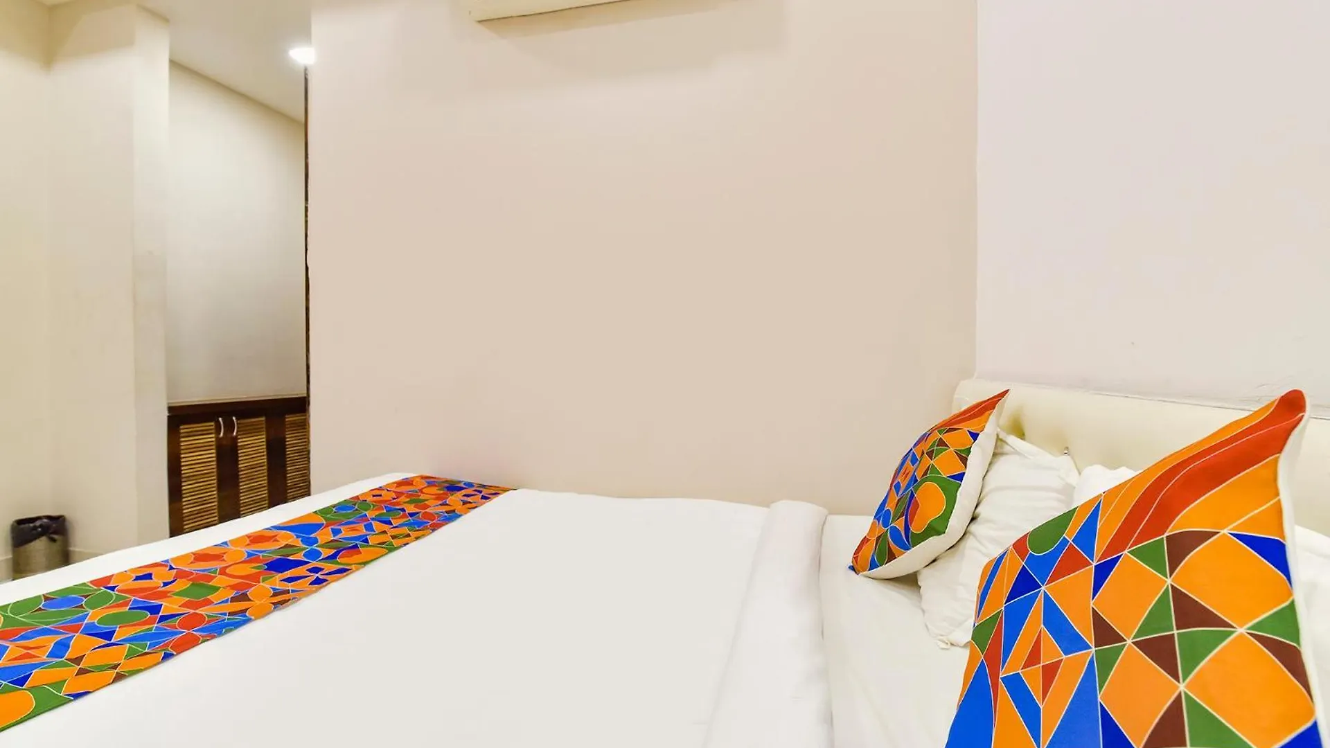 *** ホテル Fabhotel Prime Kingfisher ウダイプル インド